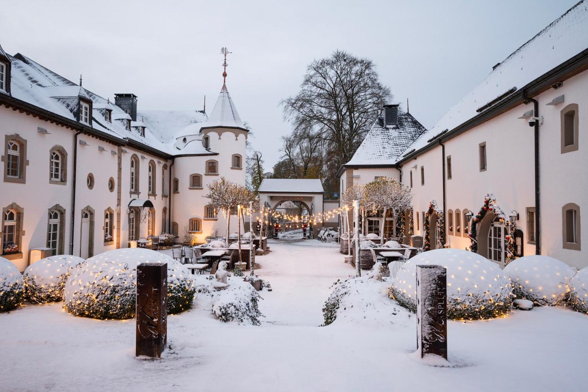 Chateau D'Urspelt Hotel Exterior photo